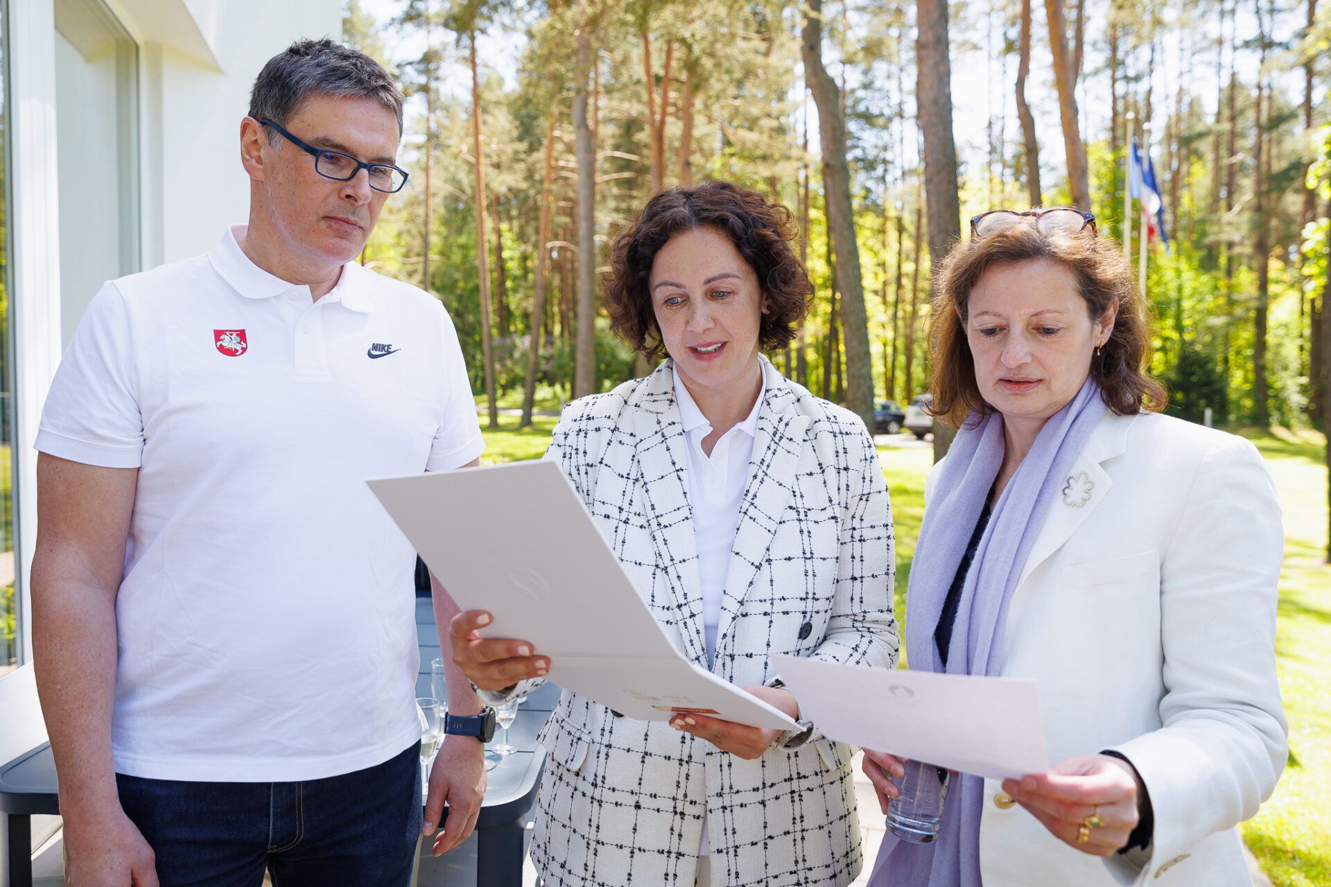 LTOK olimpinio sporto direktorius Einius Petkus, LTOK olimpinio sporto direktoriaus pavaduotoja Agnė Vanagienė ir Prancūzijos ambasadorė Lietuvoje Alix Everard / Elvio Žaldario nuotr.