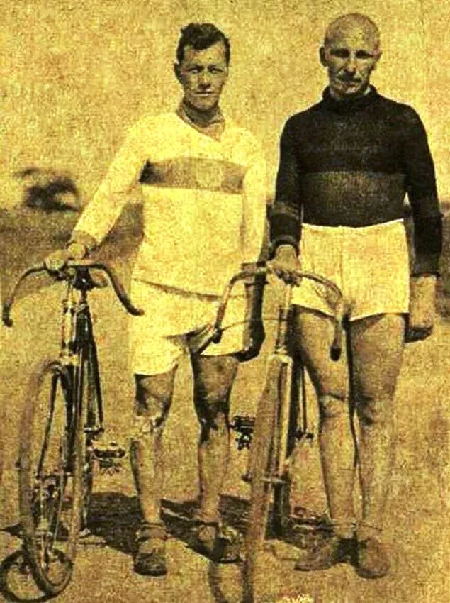 1924 m. Paryžiaus žaidynėse startavo dviratininkai I.Anolikas ir J.Vilpišauskas