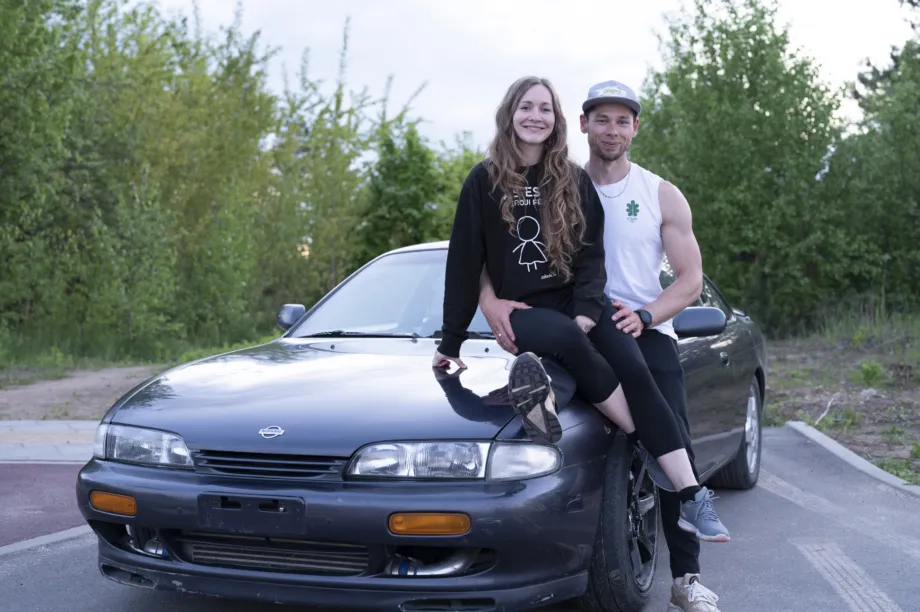Su žmona Kristina prie svajonių automobilio (M. Stankevičiaus nuotr.)