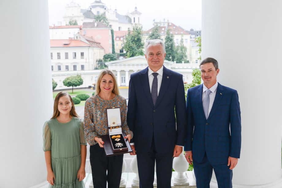 Prezidentas G. Nausėda priėmė L. Asadauskaitę su šeima.