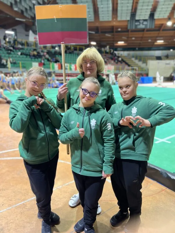 I.Katinienė su auklėtinėmis Europos čempionate Italijoje.