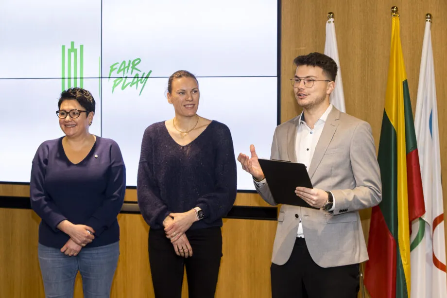 Ceremonijos akimirka (R. Lukoševičiaus nuotr.)