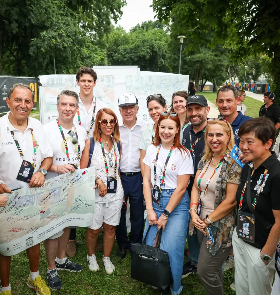 TOK prezidentas Thomu Bachas, atstovais iš Italijos, Vokietijos, Graikijos, Vengrijos, Serbijos, Portugalijos, Albanijos, Lietuvos Olimpinių komitetų