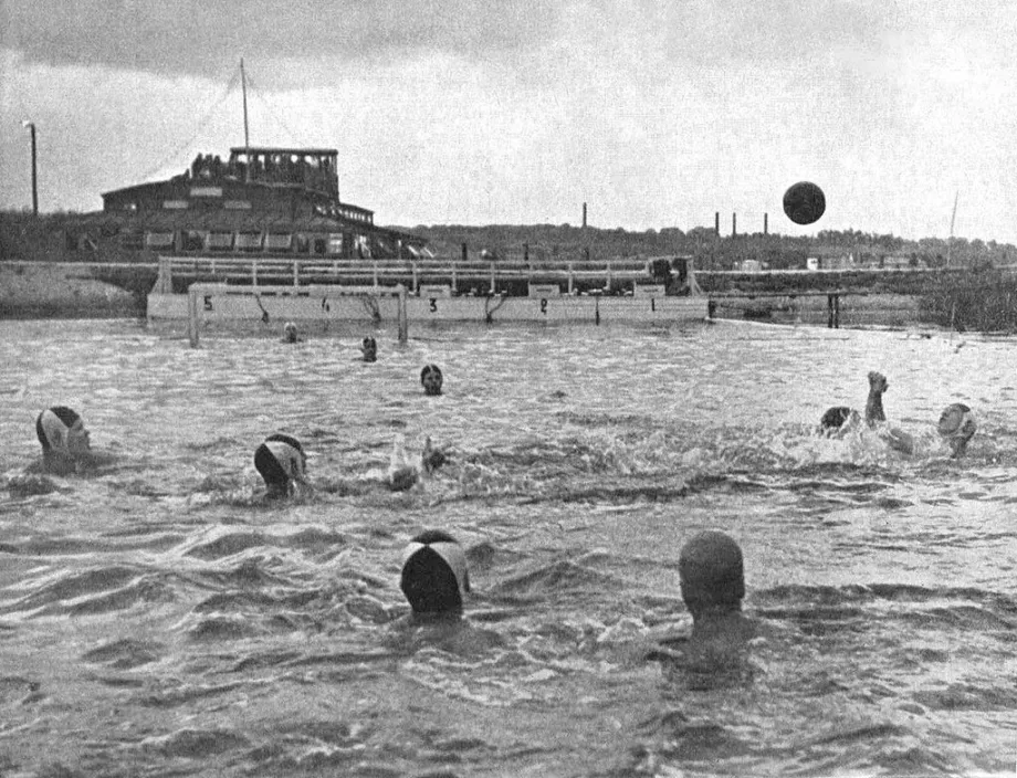 Pirmoji Lietuvos tautinė olimpiada. Amerikos lietuvių vandensvydžio komanda žaidžia su Kauno šaulių jachtklubu, 1938 m. Kaunas