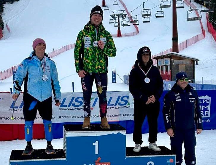 R.Lapienis (viduryje) iškovojo aukso medalį varžybose Italijoje. Asmeninio albumo nuotr.