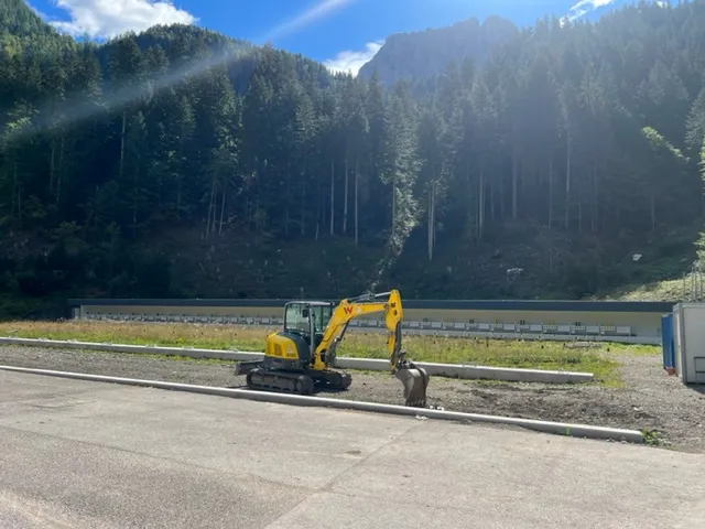 Ruošiama biatlono trasa.