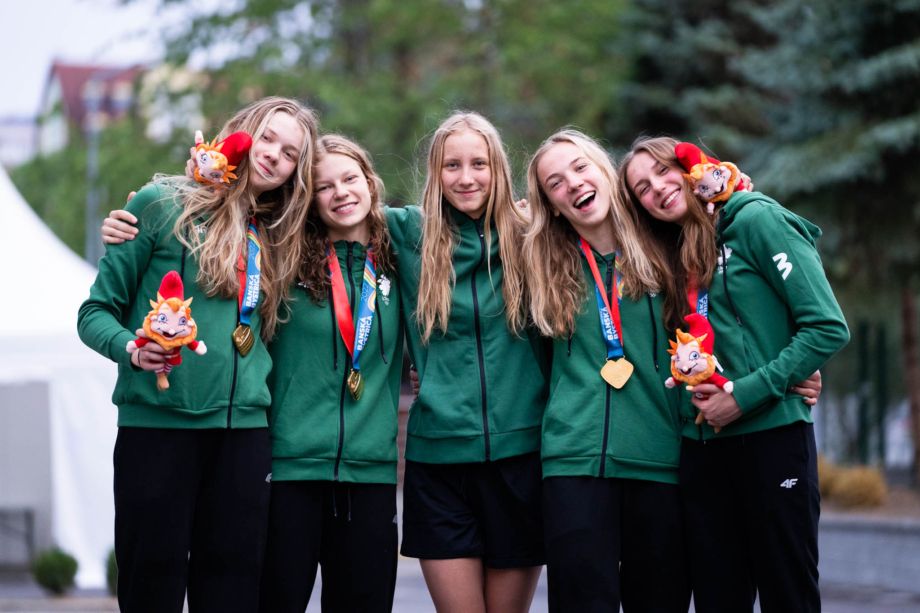 Merginų estafetės 4×100 laisvuoju stiliumi komanda / Kipro Štreimikio nuotr.