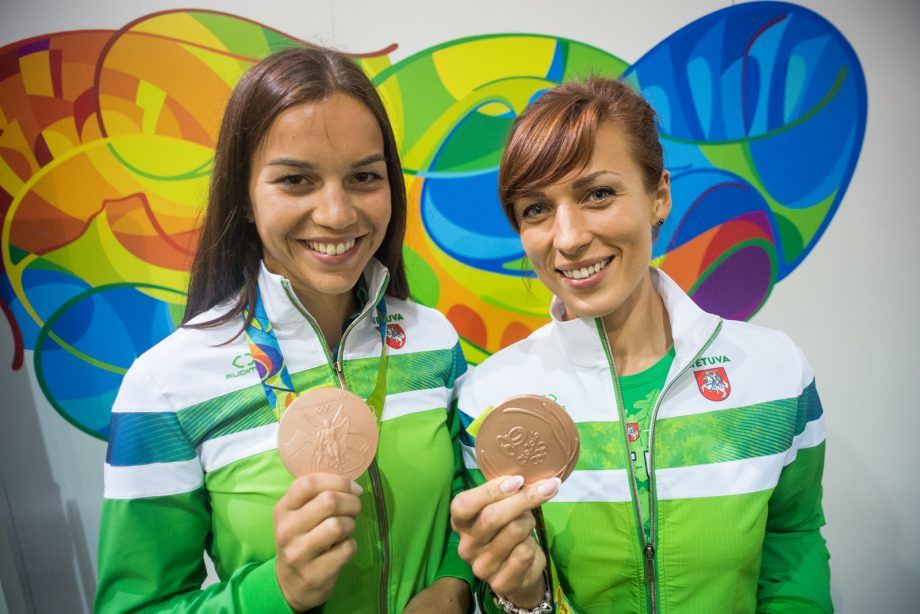 Milda Valčiukaitė ir Donata Vištartaitė