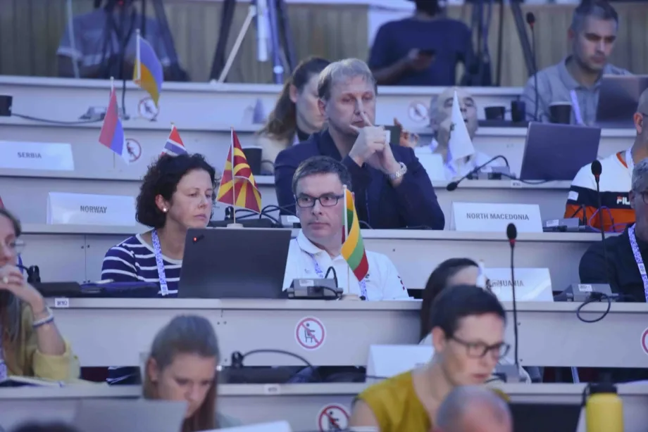 A. Vanagienė ir E. Petkus (centre).