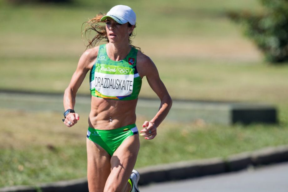 R.Drazdauskaitė Rio de Žaneiro olimpinėje maratono trasoje (Alfredo Pliadžio nuotr.).