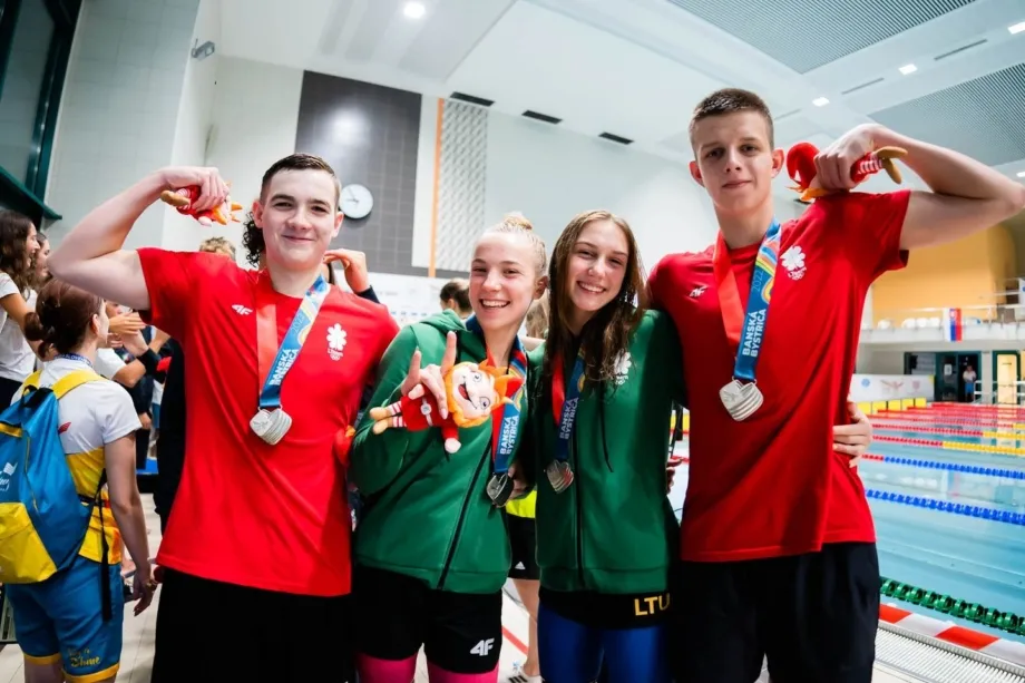 Mišrios estafetės 4 x 100 m laisvuoju stiliumi komanda / Kipro Šteimikio nuotr.
