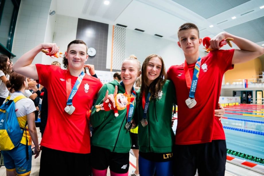Mišrios estafetės 4 x 100 m laisvuoju stiliumi komanda / Kipro Šteimikio nuotr.