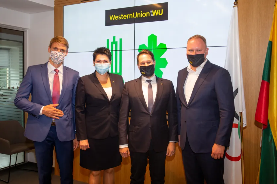 (iš kairės) Lietuvos olimpinio fondo direktorius Mantas Marcinkevičius, LTOK prezidentė Daina Gudzinevičiūtė, paramos fondo „Western Union Lietuva“ prezidentas Sergej Sidorov, „Western Union Lietuva“ generalinis direktorius Šarūnas Šuipis.