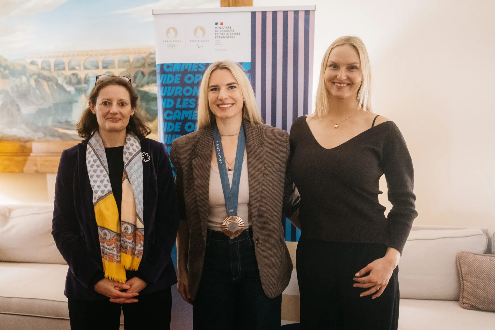 Irkluotoja Viktorija Senkutė į renginį atsinešė ir savo Paryžiuje laimėtą bronzos medalį 