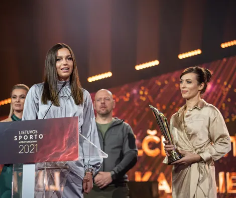 Apie atsisveikinimą su sportu M.Valčiukaitė paskelbė per 2021 m. Lietuvos sporto apdovanojimus, kur su D.Karaliene buvo išrinktos Metų komanda. Alfredo Pliadžio nuotr.