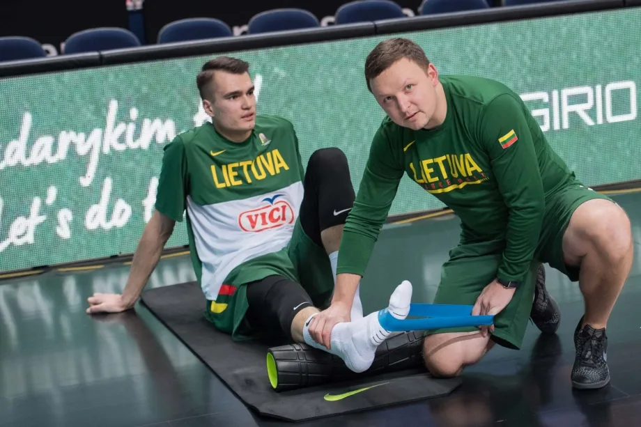 M.Skrabulis dirba ir su krepšininkais, ir su lengvaatlečiais (A. Pliadžio nuotr.)