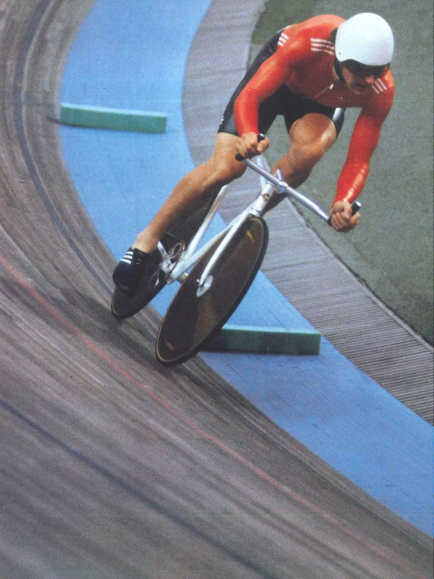 1988 m. Seule net du aukso medalius treke iškovojo dviratininkas G.Umaras